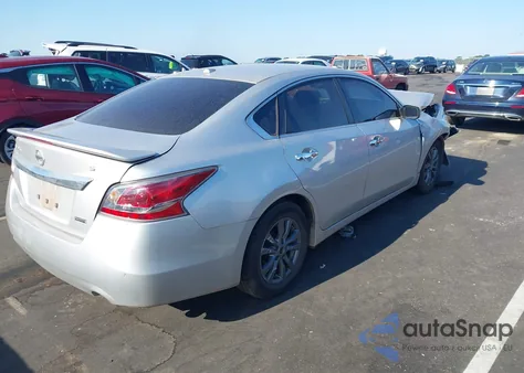 2015 Nissan Altima 2.5/S/Sv/Sl z USA, uszkodzony, nr VIN 1N4AL3AP0FC464668
